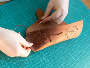 BeaverCraft «Glasses Case» - Kit de bricolage pour étui à lunettes en cuir