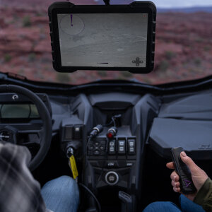 Dark 30 Defiance 640 – PTZ-Wärmebildkamera 640×480 | 360°-Schwenk | 10,1″-Display